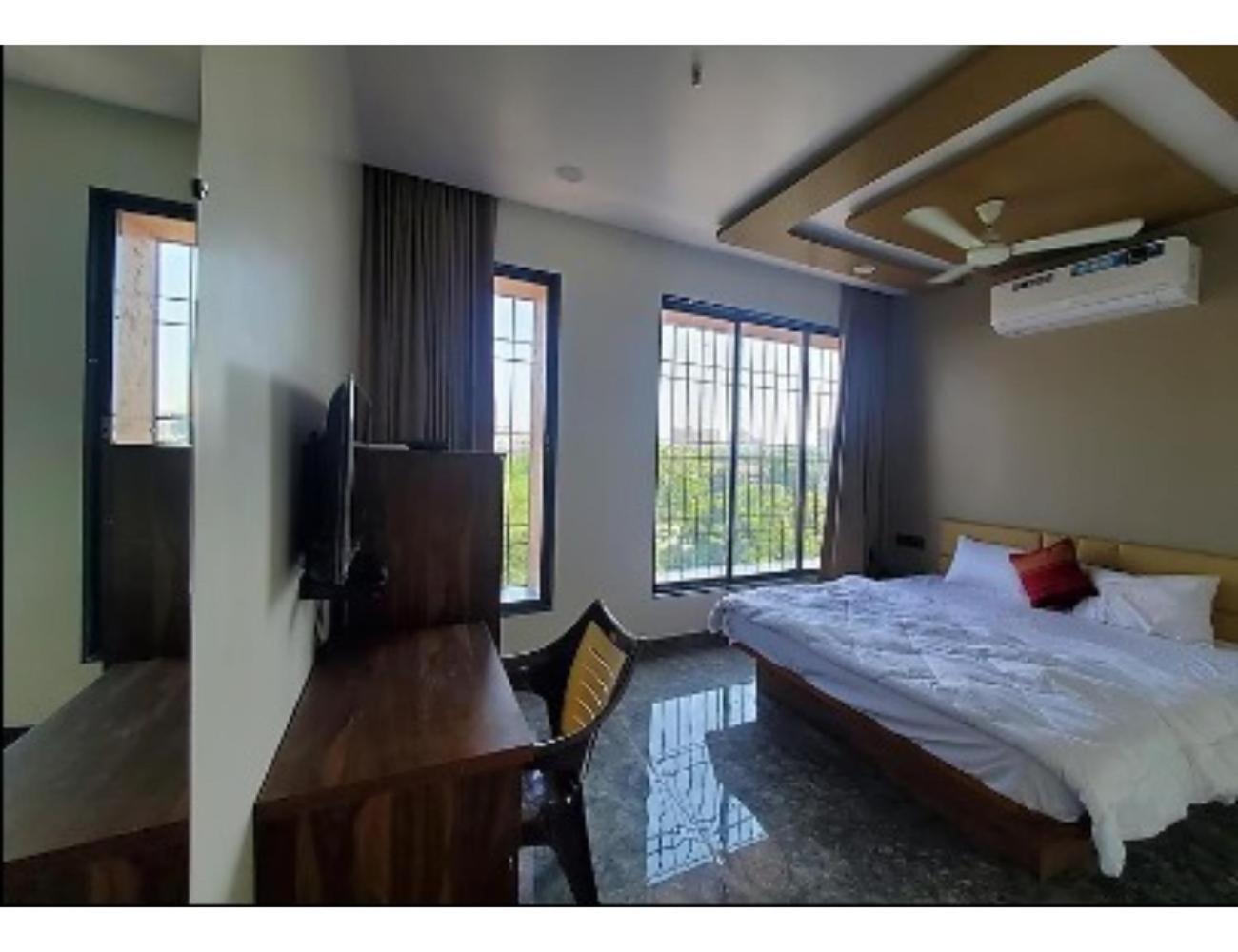 Hotel The Pill, Bhavnagar Exterior foto